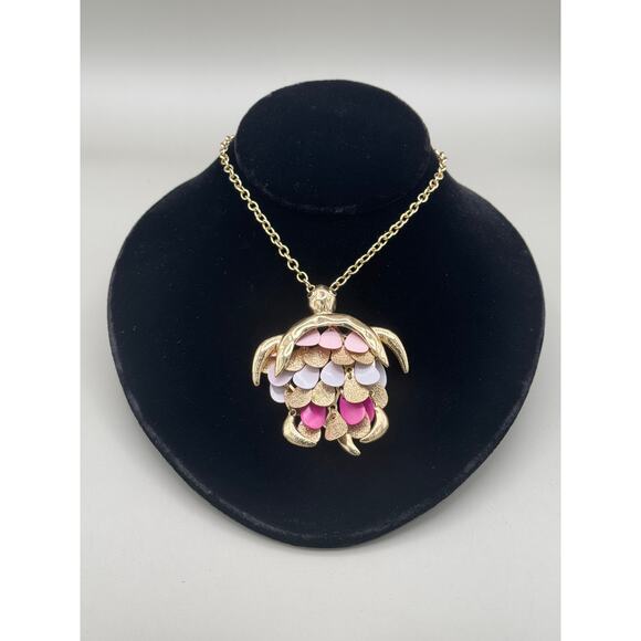 Vintage Pink and Gold Tone Articulating Sea Turtle Large Pendant Necklace - Picture 2 of 9